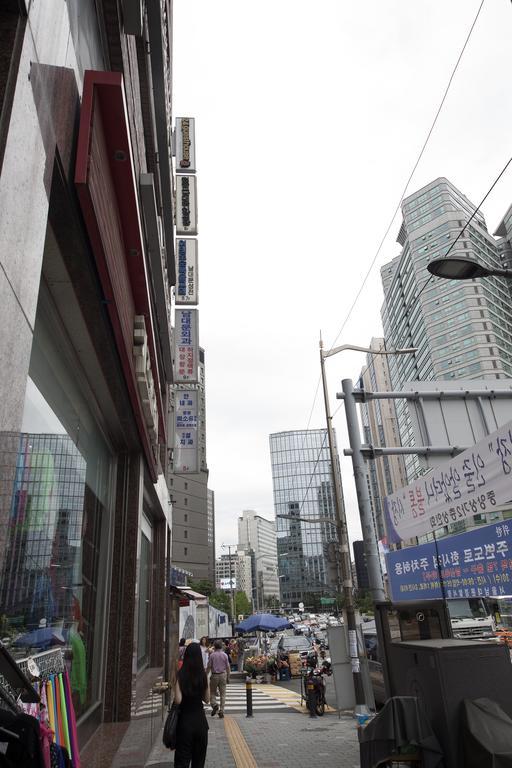 24 Guesthouse Myeongdong Town Seoul Bagian luar foto